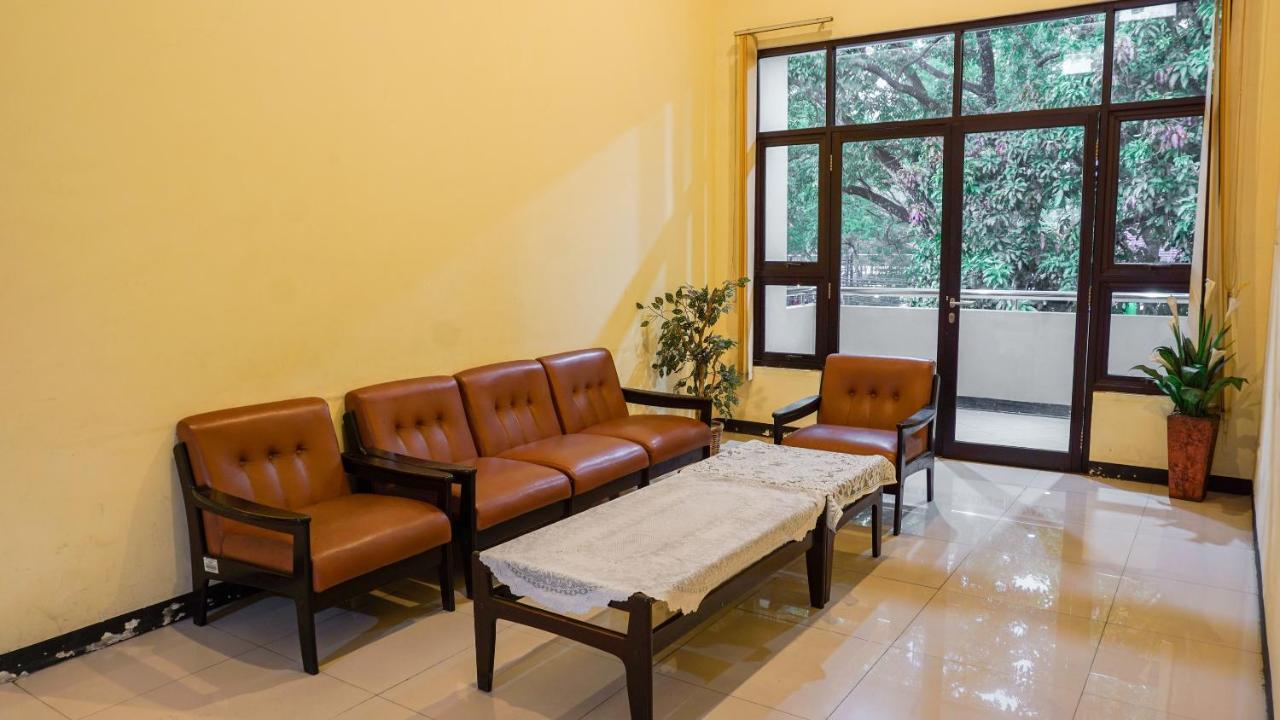Hotel Oyo 1740 Tekmira Supratman 2*