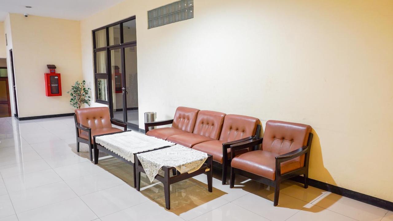 Oyo 1740 Tekmira Supratman Hotel